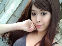 32D網路正妹~簡依柔~雪白豪乳讓低胸衣服爆開 [40P]