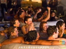 男女樓頂戶外激情混浴[10P]