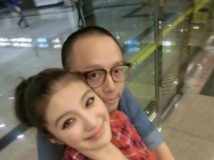 24歲崩奶妹Grace陳泱瑾閃嫁　平頭男背後環抱 [20P]