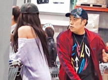 余祥銓最新女友Jenny~露肩衫、超短熱褲 賣場耍情趣 [3P]