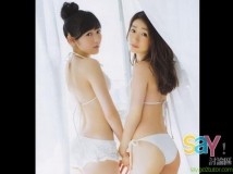 大島優子居家放送嫩臀　女女擁曬美波 [5P]