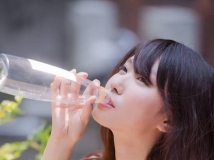 34E巨奶正妹~Lucy扮水電工~快來我家修水管 [10P]