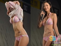 情色女王壇蜜　當眾扒衣秀好身材 [2P]