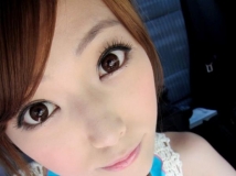 大眼睛正妹~憶憶YIYI~車上甜美自拍照[10P]