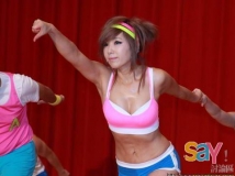辣！鄭多燕香汗淋C奶　動吃動甩肥油 [圖+影]