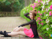 小Du-白皙美腿水博館外拍 [20P]
