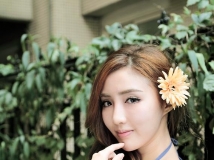 趙芸~性感小露酥胸外拍 [40P]