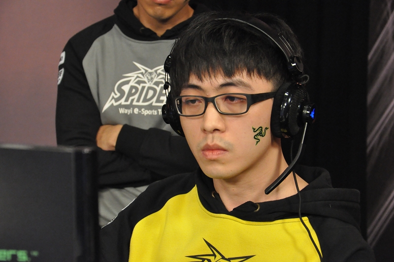 Fly(陳可偉)靠著一勝成功擊敗鋼鐵人，終場華義SPIDER以3：2驚險擊敗樂陞鋼鐵人