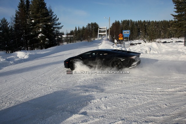 Lamborghini-Aventador-LP700-4-Crash-1[3].jpg
