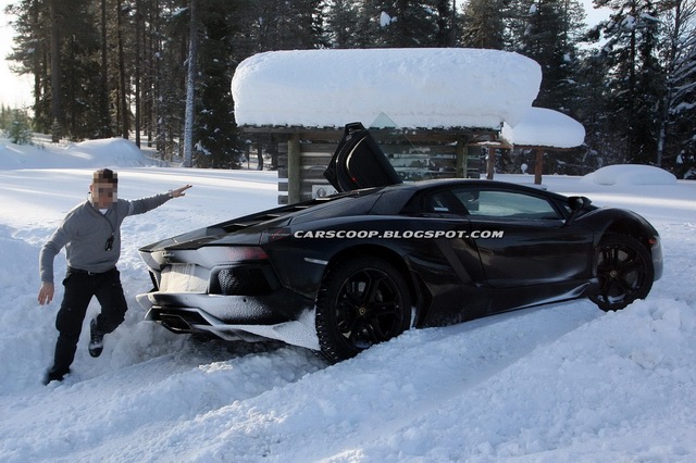 Lamborghini-Aventador-LP700-4-Crash-17[3].jpg