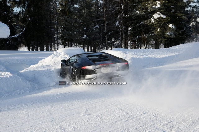 Lamborghini-Aventador-LP700-4-Crash-3[3].jpg