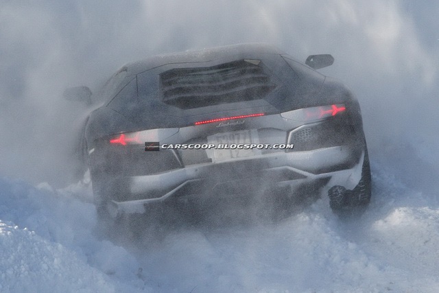 Lamborghini-Aventador-LP700-4-Crash-8[3].jpg