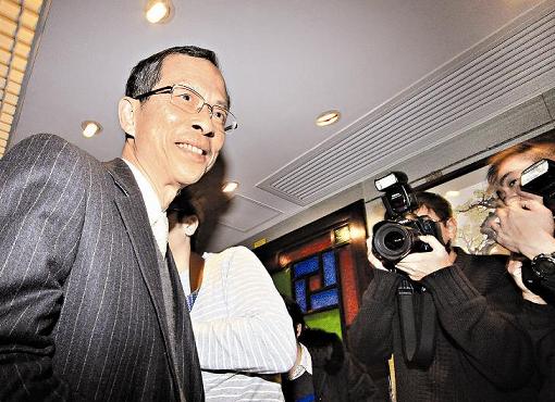 曾鈺成黑材料