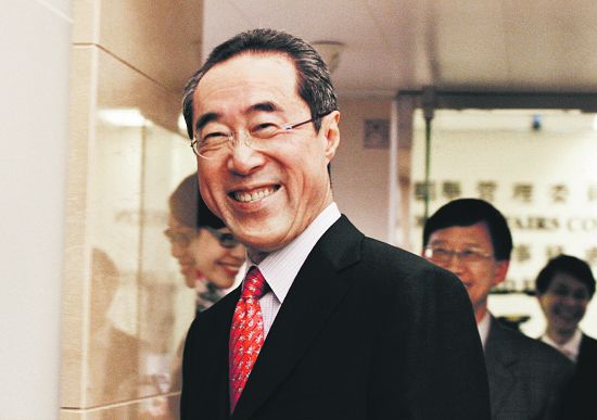 小心梁振英